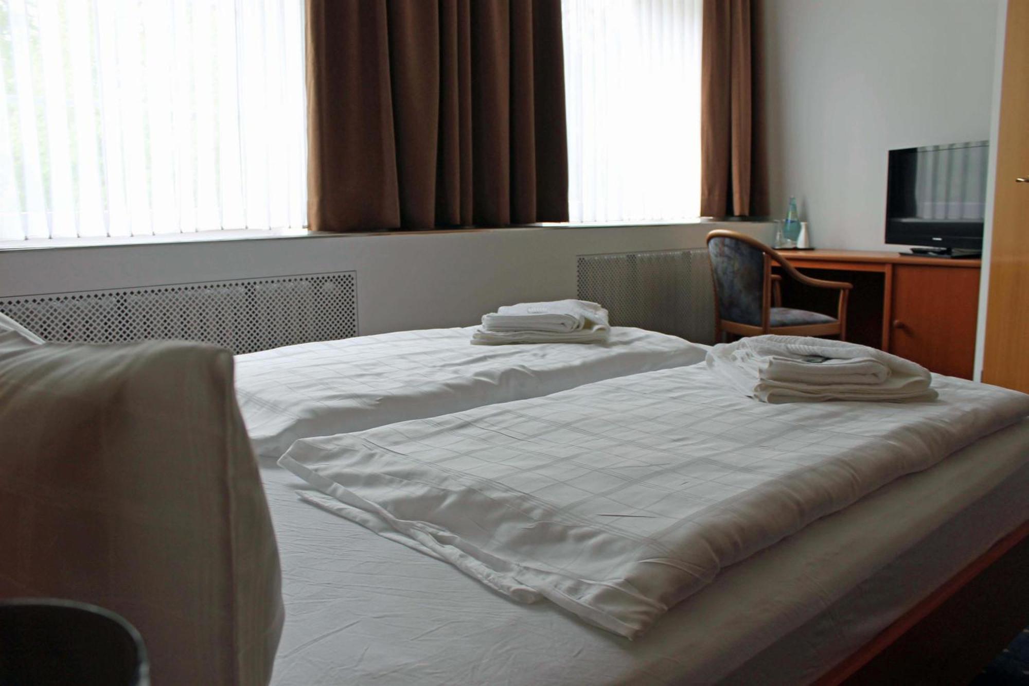 Hotel Saechsisches Haus Berggiesshubel Bagian luar foto
